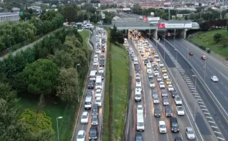 Okullar açıldı, İstanbul trafiğinde yoğunluk başladı
