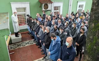 Öldürdüğü eşi ile birlikte son yolculuğuna uğurlandı
