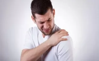 Omuz ağrısı en çok ev kadınlarında ve sporcularda görülüyor
