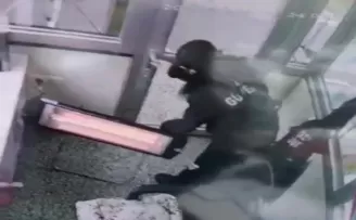 Önce elektrik çarptı, sonra işten kovuldu
