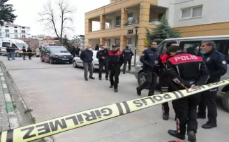 Önce kız arkadaşını silahla öldürdü, sonra intihara teşebbüs etti
