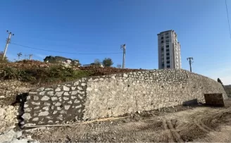 Ordu’da Fatsa Evkaf Mahallesi’ne taş duvar çalışması