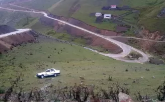 Otomobil dereye yuvarlandı: 1 ölü, 1 yaralı