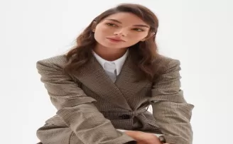 Oyuncu Çakır, müzikteki yeteneğiyle göz dolduruyor
