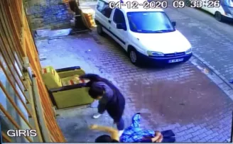 Arkadaşlarının kendisini öldüreceğini düşünüp ikinci kattan atladı