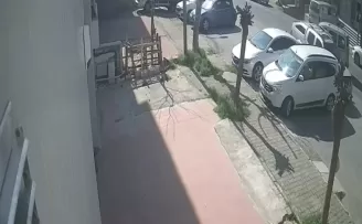 (Özel)- Ataşehir’de ilginç kaza anı kamerada
