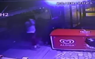 (ÖZEL) Avcılar at arabasıyla gelip dondurma çaldılar
