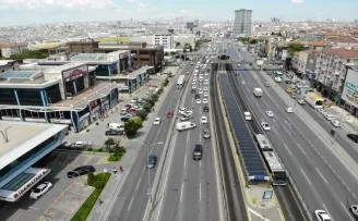 Avcılar E-5’te zincirleme trafik kazası: Trafik kilitlendi