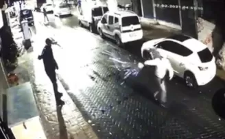  Beyoğlu’nda işyerinin kurşun yağmuruna tutulduğu anlar kamerada