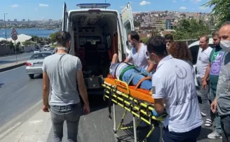 Beyoğlu’nda otomobilin çarptığı yaşlı adam yaralandı