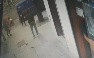 (Özel) Beyoğlu’nda silahlı çatışma sonrası yaşanan hareketli anlar kamerada

