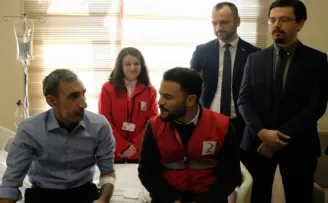 (Özel) Bombalı saldırıda çenesini kaybeden adama Türk hekimleri umut oldu
