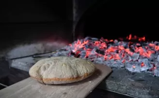 Bu fırının başında kadınlar var
