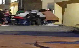  Dilencilerin kavgasında yumruklar havada uçtu