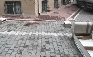 (Özel) Esenyurt’ta feci olay, 4’üncü kattan düşen adam hayatını kaybetti

