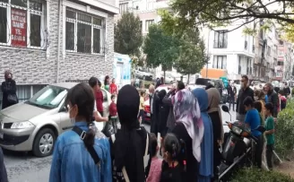  Fatih’te sosyal mesafesiz gelin alma merasimi