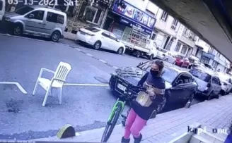 Fatih’teki bisiklet hırsızlığı kamerada