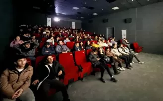 Özel gereksinimli bireyler bu kez sinemada buluştu