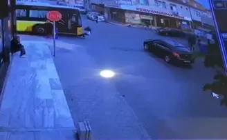 (Özel) İETT eğitim aracı, küçük çocuğa çarptı
