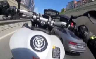 (Özel) İstanbul’da “drift”, “makas” ve “tek teker” terörleri kamerada
