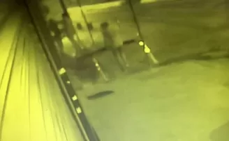 (Özel) İstanbul’da silahlı kavga kamerada: Tartıştığı arkadaşına kurşun yağdırdı
