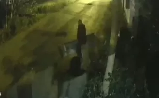İstanbul’da “sosyal mesafesiz” ilginç kapı hırsızlığı kamerada