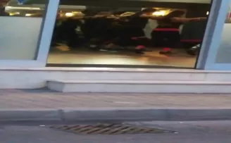(Özel) Kadıköy’de omuz omuza korona virüs dansı
