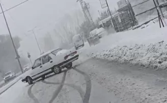 (Özel) Karda bile “drift” yapan sürücüler kamerada
