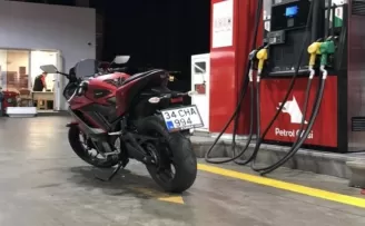 (ÖZEL) Kartal’da motosiklet hırsızlığı kamerada
