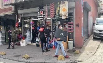 (Özel) Kucağında çalıntı televizyonla denetimde polise yakalandı
