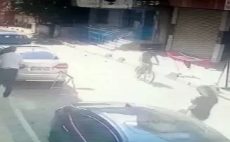 (ÖZEL) Küçükçekmece’de bisiklet hırsızlığı kamerada
