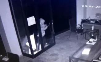 Küçükçekmece’de hırsızlık girişimi kamerada