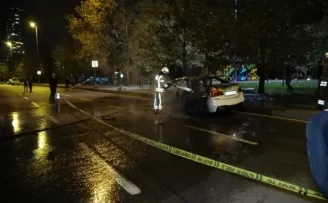  Lüks otomobilin alev topuna döndüğü anlar kamerada