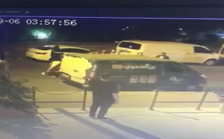 (Özel) Magandalar önce laf attı, sonra genç kızları darp etti
