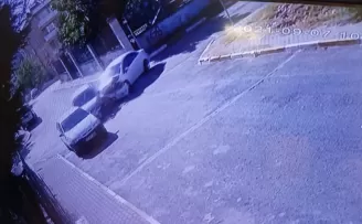 (Özel) Pendik’te otomobillerin dört yol ağzında çarpıştığı anlar kamerada
