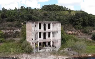 Pendik’te talan edilen tarihi konak havadan görüntülendi