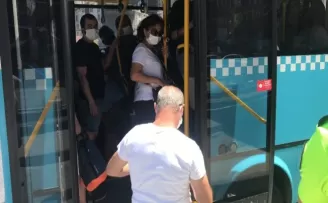 Polisin durdurduğu tıka basa dolu otobüsten 48 yolcu çıktı
