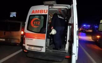 (Özel) Sancaktepe’de iki araç kafa kafaya çarpıştı: 1’i ağır 4 yaralı
