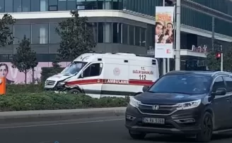 (Özel) Sarıyer’de ambulans kaldırıma çıktı: 1 yaralı
