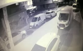 Sokağa çıkma kısıtlamasında otomobil hırsızlığı kamerada