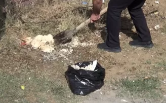 (ÖZEL) Sultangazi’de bir garip olay: Her gün aynı yere pilav döküyor

