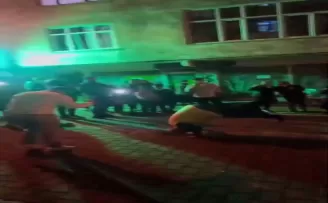 (ÖZEL) Taklacı teyze gençlere taş çıkardı
