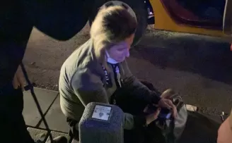 (ÖZEL) Taksim’de alkollü kadın polislere zor anlar yaşattı
