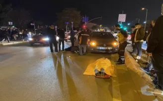 Yolun karşısına geçmeye çalışan kadınlara otomobil çarptı: 2 yaralı
