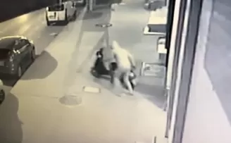 Park halindeki motosikleti çalarak kayıplar karıştı, o anlar kameraya yansıdı
