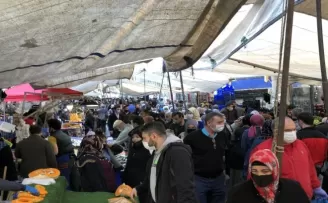 Pazardaki doluluk “iğne atsan yere düşmez” dedirtti
