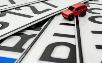 Plaka karmaşasına son! Hatalı plakalar ücretsiz değiştirilecek