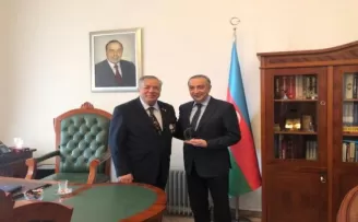 Prof. Dr. İbrahim Öztek, “İhamlı Azerbaycan Döş Nişanı“ ile ödüllendirildi
