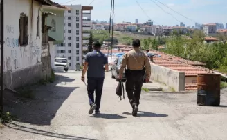 PTT “evde sosyal yardım ödemesi” kapsamındaki ücretleri adreslere teslim ediyor
