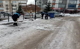 Pursaklar Belediyesi’nden buzlanmaya karşı önlem
